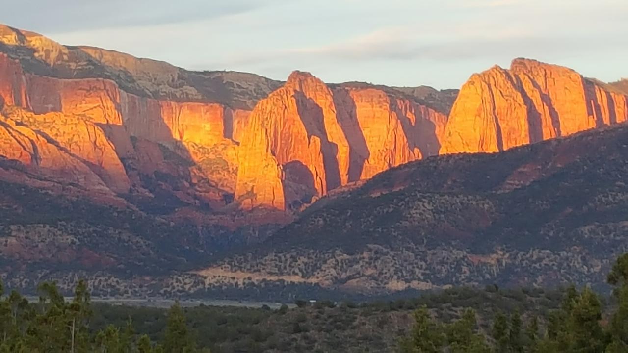 Harmony Belle At Kolob Canyon Bed and Breakfast New Harmony Exteriör bild